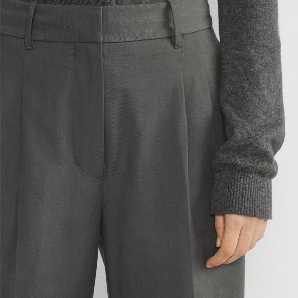 Aritzia - The Effortless Pant™ - Day Twill - Coal Grey - Size 4 - Picture 7 of 13